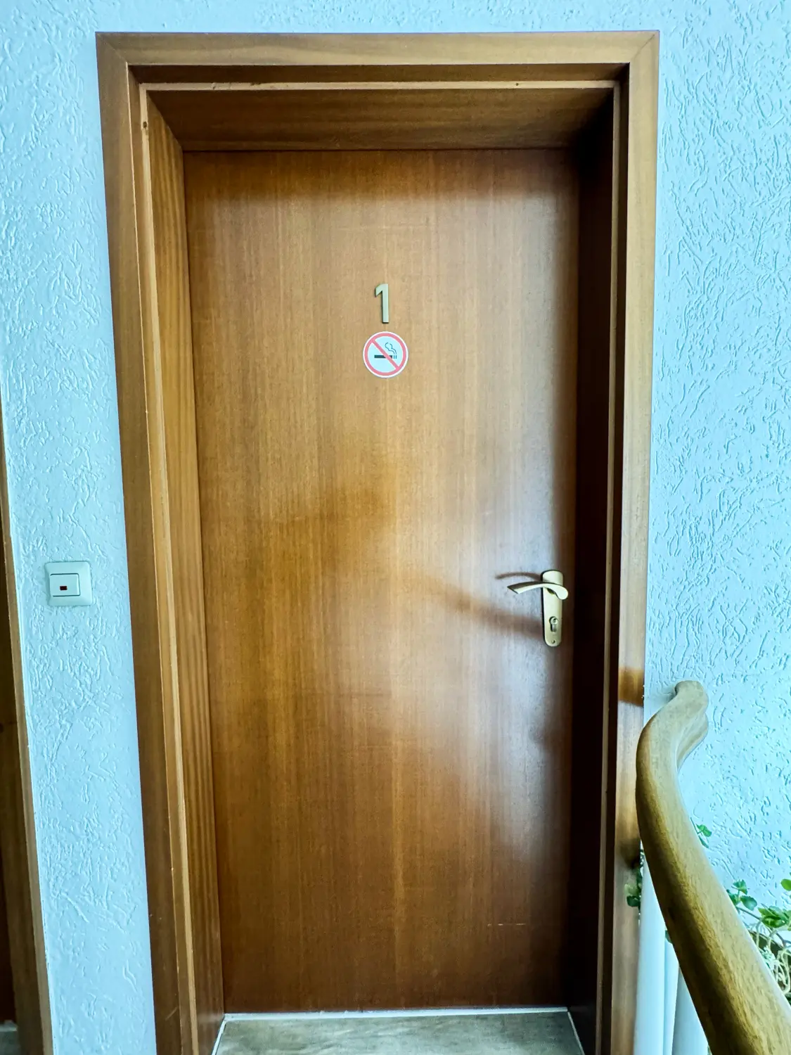 Rael Boardinghouse – Zimmer 1 Tür