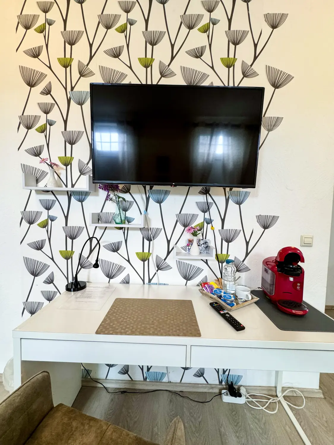 Rael Boardinghouse – Arbeitstisch-Ecke
