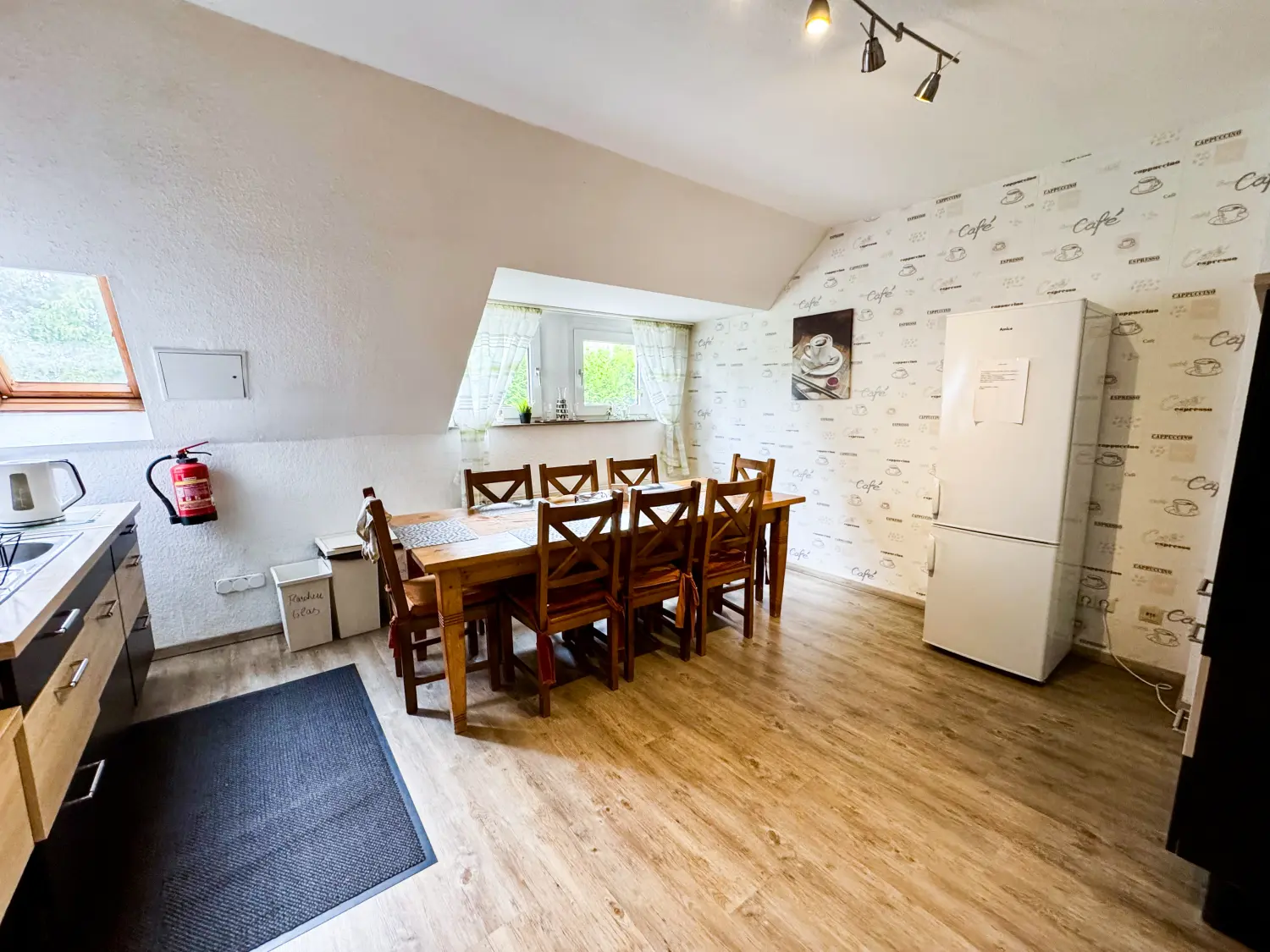 Rael Boardinghouse – Essbereich