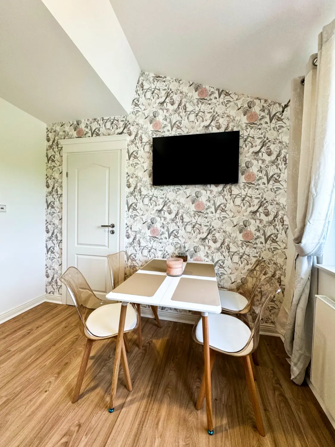 Rael Boardinghouse – Speisesaal