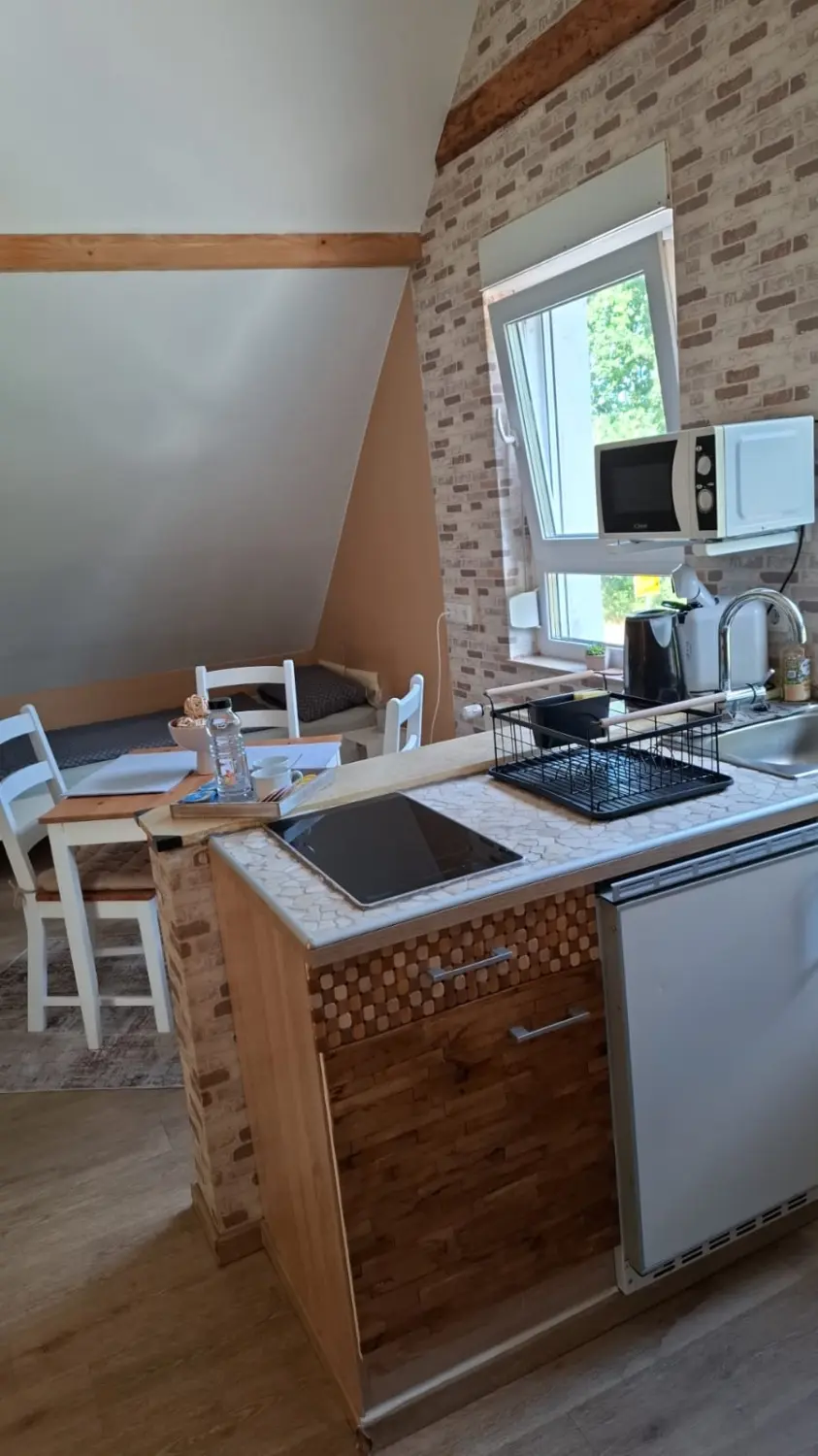 Rael Boardinghouse – Küche + Esstisch