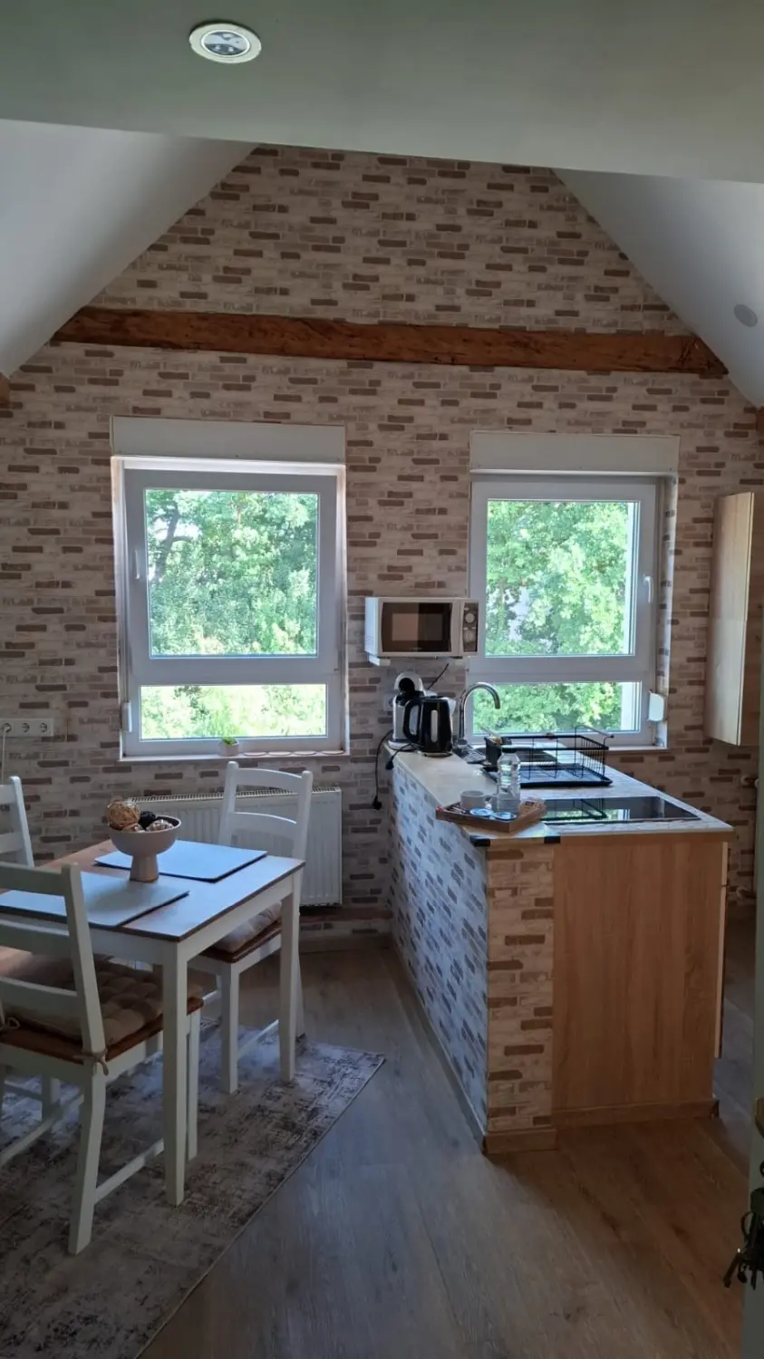 Rael Boardinghouse – Küche + Esstisch